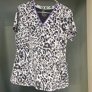 Medium Scrub Top Leopard Pattern